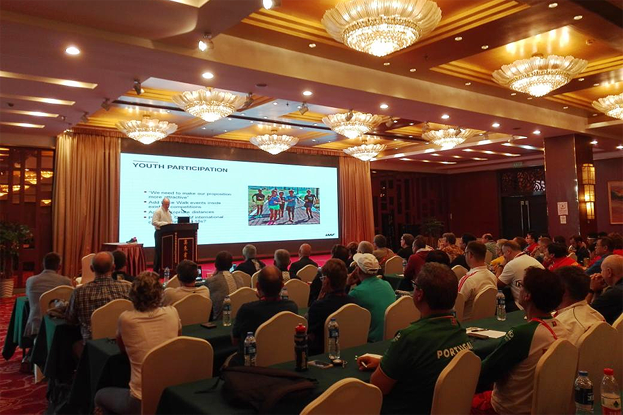 Tim Berrett at the IAAF Race Walking Seminar in Taicang (IAAF Race Walking Committee)