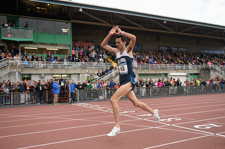 Sam McEntee wins the 3000m at the 2015 Morton Games ()