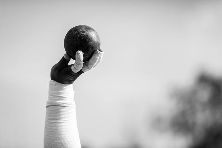 Raven Saunders trains in Ostrava 2018 (Dan Vernon)
