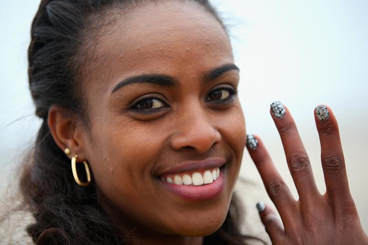 Genzebe Dibaba shows us her nails ahead of Sopot 2014 ()