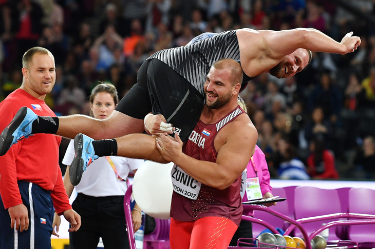 Tom Walsh celebrates shot put gold (Getty Images / AFP)