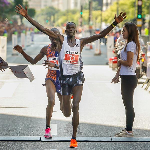 Cheptegei y el cuadro masculino en Gdynia 2 Kibiwott Kandie